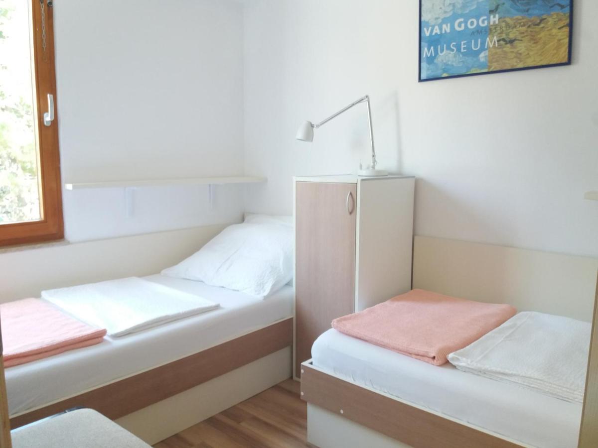 Apartments Kump روفينج المظهر الخارجي الصورة